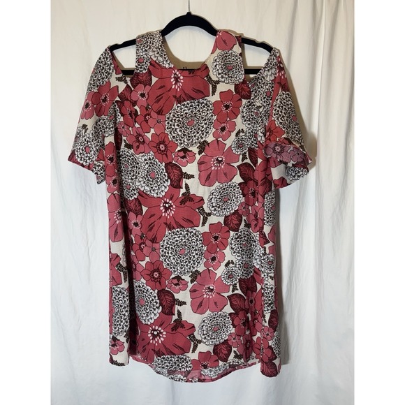 Umgee Dresses & Skirts - Umgee Cold‎ Shoulder Top W/ Red Floral Print Size M HH7